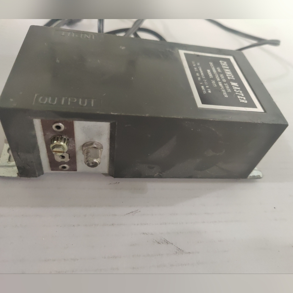 Channel Master Model 7035 VHF Solid State Distribution Amplifier TV Ch 2-13 & FM - Picture 3 of 4